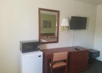 Farmington Inn hotel thumbnail 3