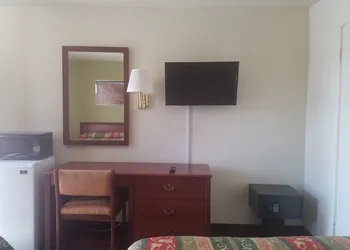 Farmington Inn hotel thumbnail 4