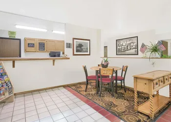 Super 8 by Wyndham Bloomfield hotel thumbnail 2