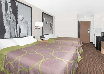 Super 8 by Wyndham Bloomfield hotel thumbnail 5