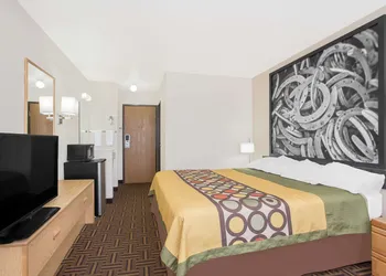 Super 8 by Wyndham Bloomfield hotel thumbnail 8