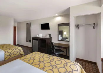 Baymont Inn by Wyndham Farmington hotel thumbnail 7