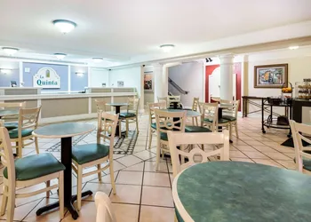 La Quinta Inn by Wyndham Farmington hotel thumbnail 3