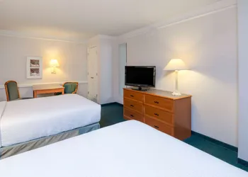 La Quinta Inn by Wyndham Farmington hotel thumbnail 5
