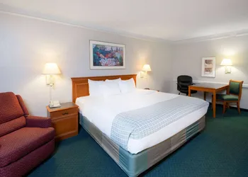 La Quinta Inn by Wyndham Farmington hotel thumbnail 7