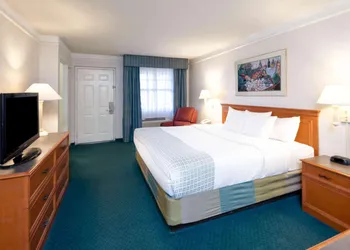La Quinta Inn by Wyndham Farmington hotel thumbnail 8
