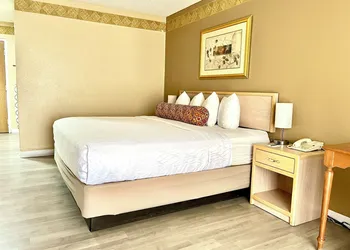Brentwood Inn & Garden hotel thumbnail 7