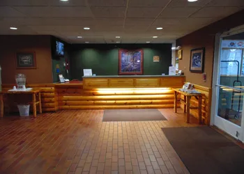 American Inn and Suites Houghton Lake hotel thumbnail 3