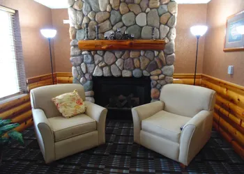 American Inn and Suites Houghton Lake hotel thumbnail 5