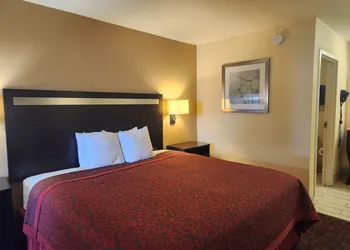 Days Inn by Wyndham Hammond hotel thumbnail 6