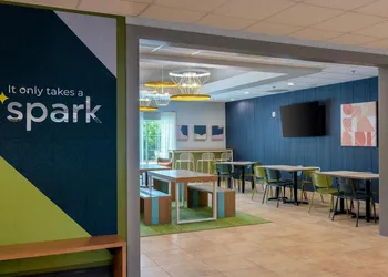 Spark by Hilton Hammond hotel thumbnail 3