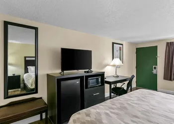 Americas Best Value Inn Martinsburg hotel thumbnail 8