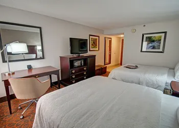 Hampton Inn Parkersburg-Mineral Wells hotel thumbnail 8