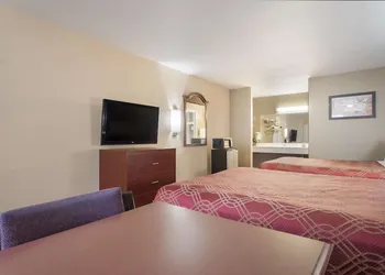 Econo Lodge Thomaston hotel thumbnail 8