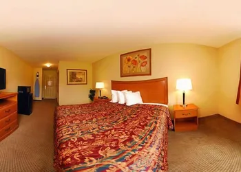 Econo Lodge Inn & Suites Rockmart hotel thumbnail 6