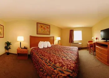 Econo Lodge Inn & Suites Rockmart hotel thumbnail 8
