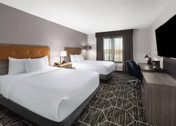 La Quinta Inn & Suites by Wyndham Meridian hotel thumbnail 7
