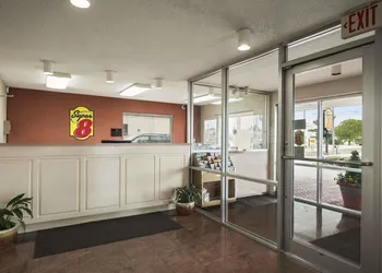 Super 8 by Wyndham Meridian hotel thumbnail 2