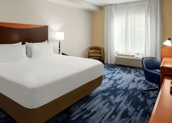 Fairfield Inn & Suites by Marriott Bedford hotel thumbnail 7