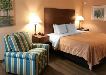 Quality Inn Bedford hotel thumbnail 8