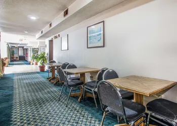 Rodeway Inn Bedford hotel thumbnail 4