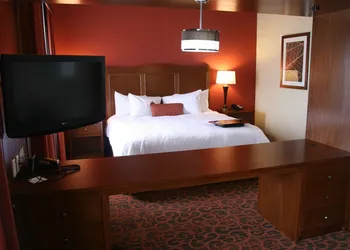Hampton Inn & Suites Bastrop hotel thumbnail 2