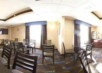 Holiday Inn Express Hotel & Suites Bastrop by IHG hotel thumbnail 3
