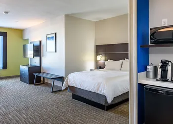 Holiday Inn Express Hotel & Suites Bastrop by IHG hotel thumbnail 7