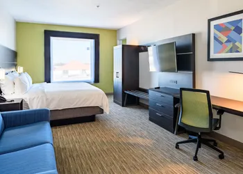 Holiday Inn Express Hotel & Suites Bastrop by IHG hotel thumbnail 8