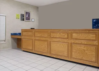 Super 8 by Wyndham Bastrop TX hotel thumbnail 2