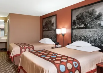 Super 8 by Wyndham Bastrop TX hotel thumbnail 5