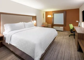 Holiday Inn Express Hotel & Suites Ozona by IHG hotel thumbnail 6
