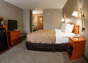 Quality Inn Burlington near Hwy 34 hotel thumbnail 4