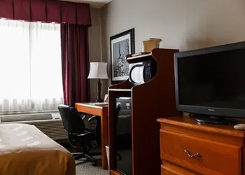Quality Inn Burlington near Hwy 34 hotel thumbnail 6