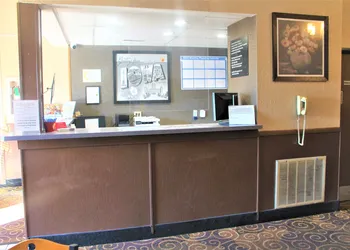 Super 8 by Wyndham Burlington hotel thumbnail 3