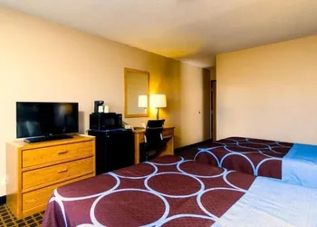 Super 8 by Wyndham Burlington hotel thumbnail 5