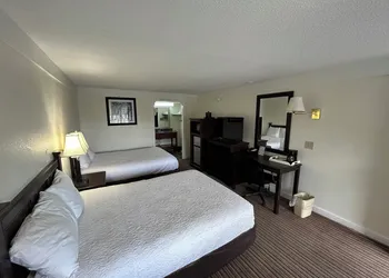 Knights Inn Somerset hotel thumbnail 8