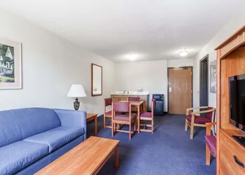 Super 8 by Wyndham Norwich hotel thumbnail 3
