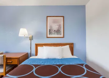 Super 8 by Wyndham Norwich hotel thumbnail 4