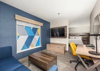 Holiday Inn Express Hotel & Suites Lincoln by IHG hotel thumbnail 4