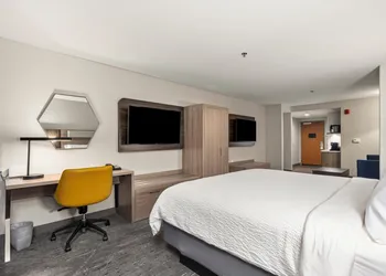 Holiday Inn Express Hotel & Suites Lincoln by IHG hotel thumbnail 6