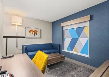 Holiday Inn Express Hotel & Suites Lincoln by IHG hotel thumbnail 7