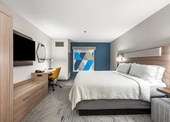 Holiday Inn Express Hotel & Suites Lincoln by IHG hotel thumbnail 8