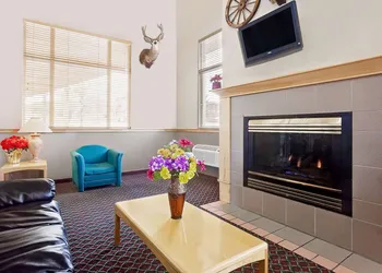 Super 8 by Wyndham Helena hotel thumbnail 2