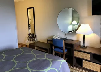 Super 8 by Wyndham Helena hotel thumbnail 8