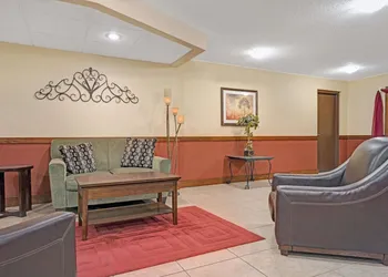 Super 8 by Wyndham Monticello hotel thumbnail 2