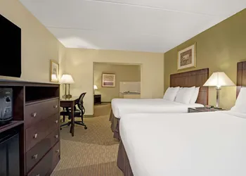Super 8 by Wyndham Monticello hotel thumbnail 5