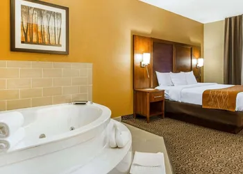 Comfort Suites Ramsey hotel thumbnail 6