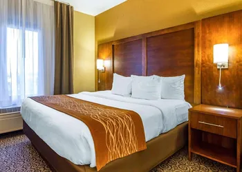 Comfort Suites Ramsey hotel thumbnail 8