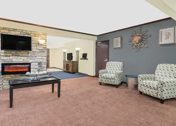 Travelodge by Wyndham Lima OH hotel thumbnail 2